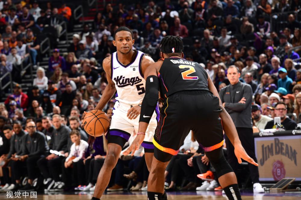 追梦，鹿晗在演唱会上用大屏讲述了自己与足球的故事.